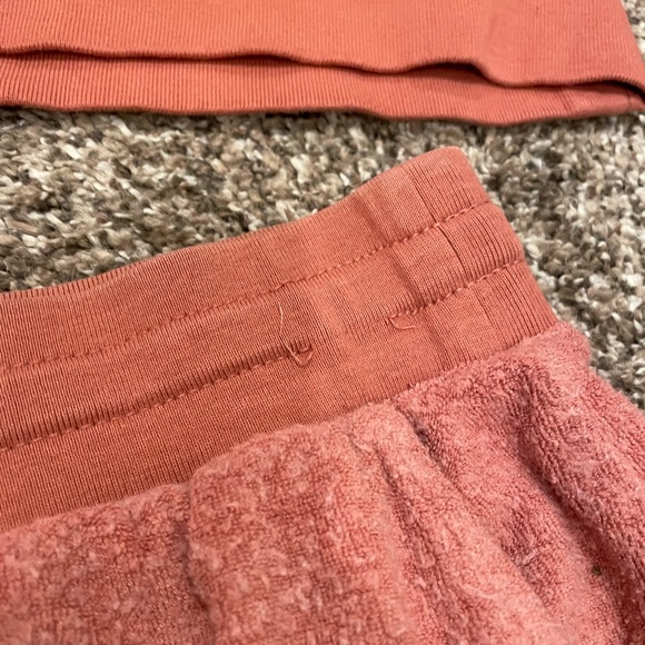 Feat Rust Colored Blanket Blend Hoodie & Shorts Set Size XL - Picture 8 of 14